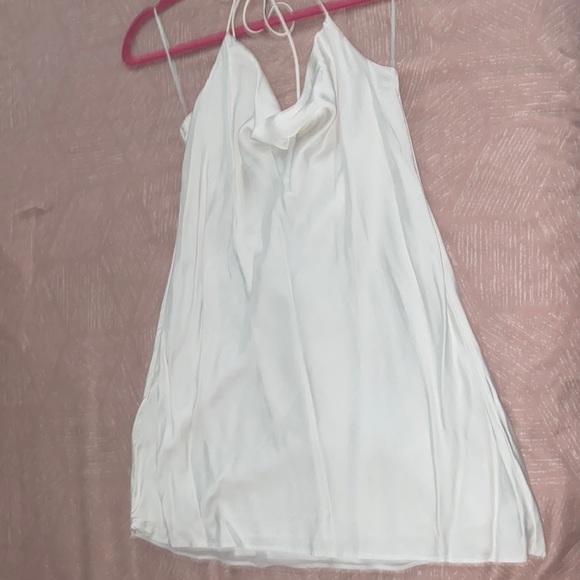 ᴢᴀʀᴀ ᴡʜɪᴛᴇ ꜰʟᴏᴡʏ ꜱɪʟᴋ ᴅʀᴇꜱꜱ - Picture 2 of 5